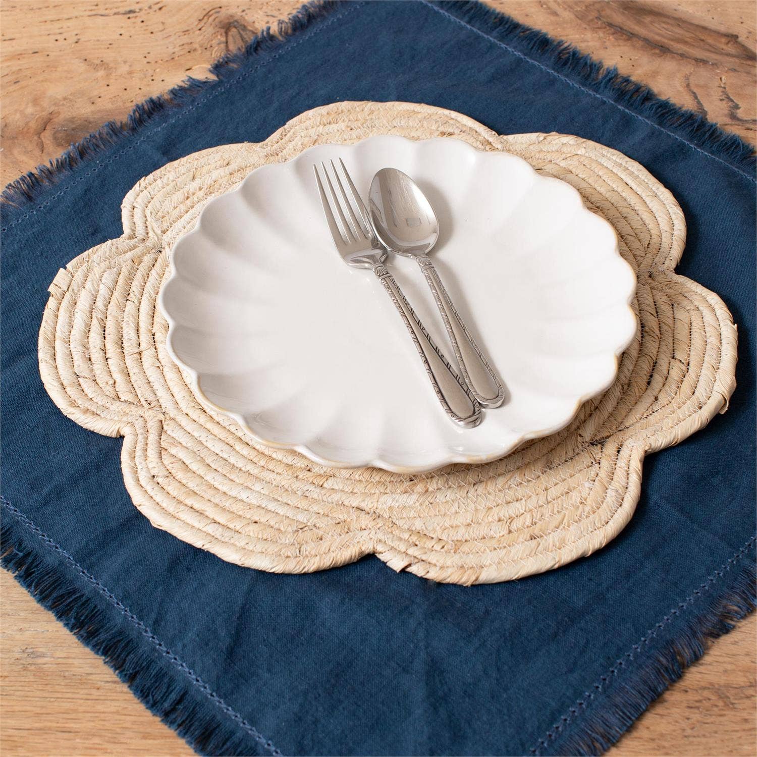 Audrey's Home & Gift - Wholesale Charger Plate - Scalloped Natural Seagrass Charger (PK/12)1