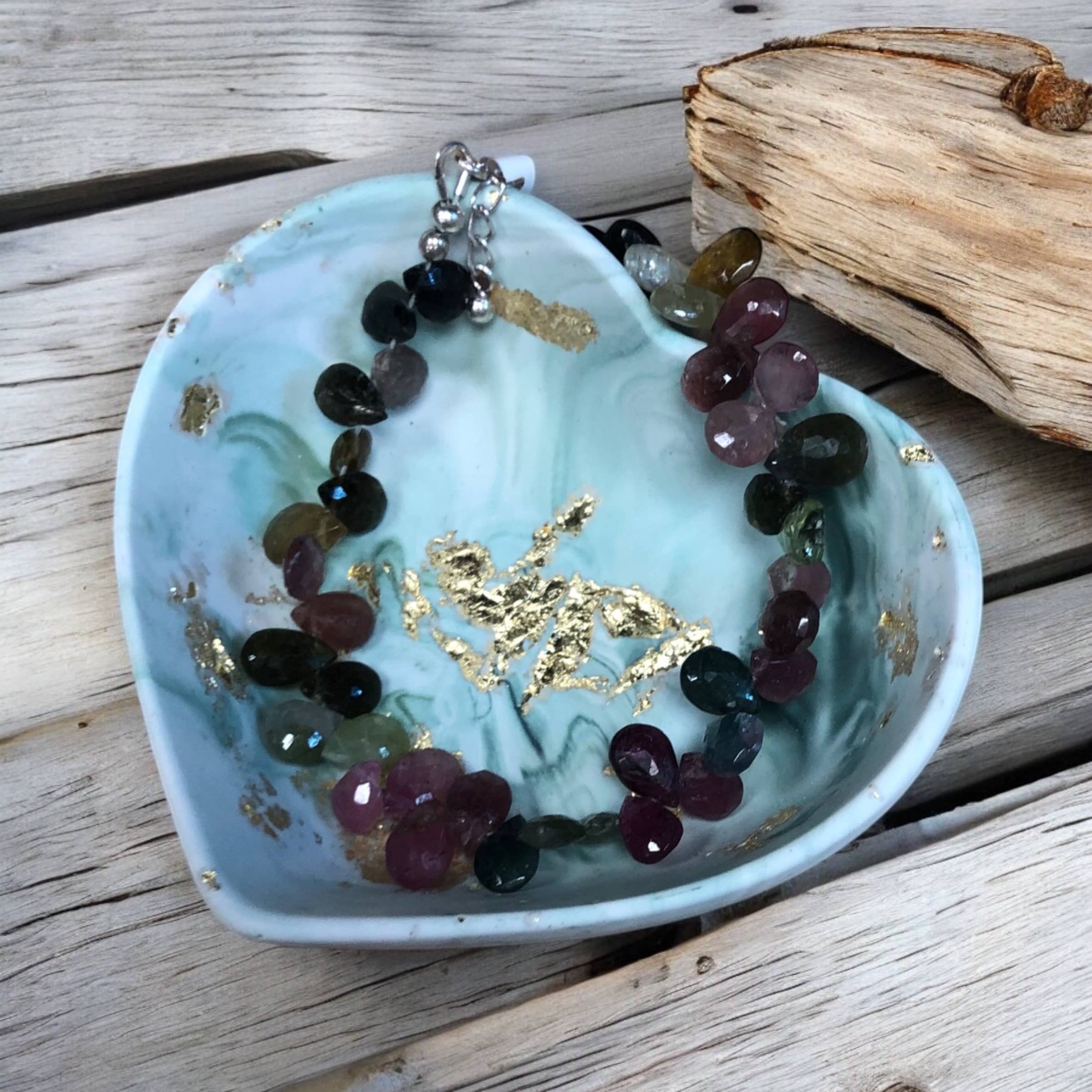 Eco Homeware Studio – Großhandel Schmuckschalen – Jesmonite Mini-Herzschale – Zen-Grüner Marmor mit Blattgold4