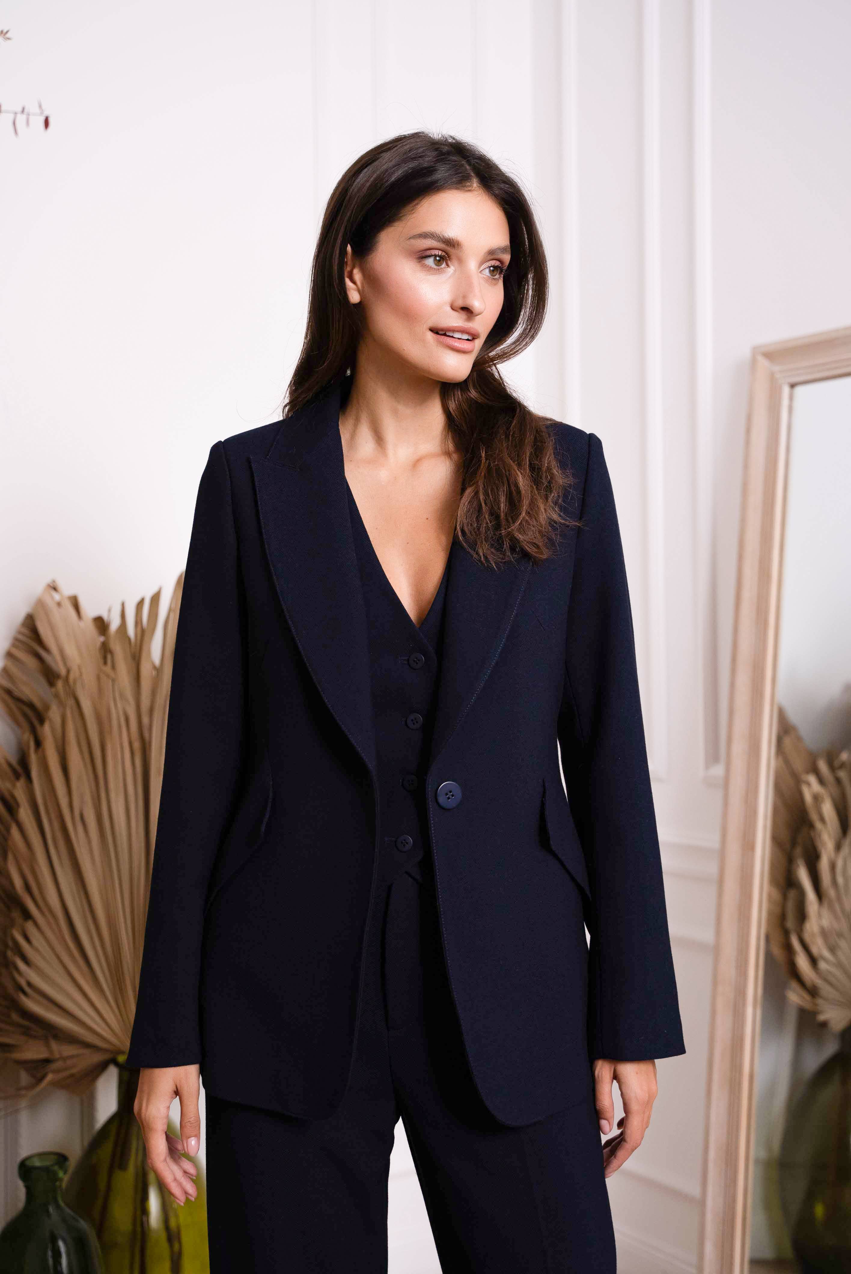 Attentif Paris - Wholesale Suit Vest - Women's - [Thick] Fitted tailored vest in winter material2