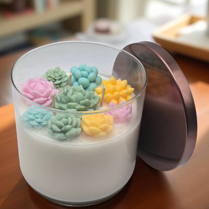 Candela da 12 oz alla Fattoria di Piante Grasse per la vendita all'ingrosso da parte di Simply Southern Homemade