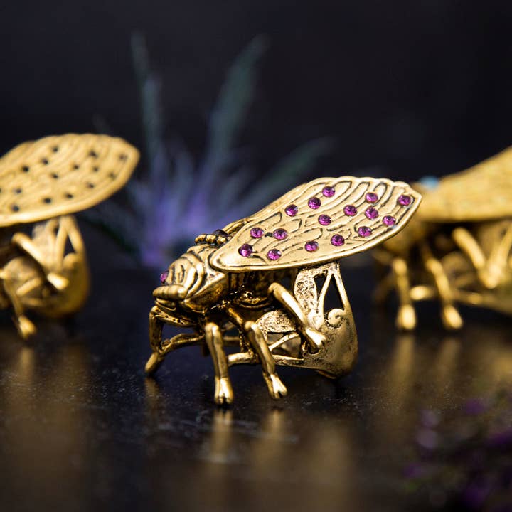 Trollbinde – Großhandel Cocktail-/Statement-Ring – „Lebender“ Zikaden-Ring: Amethyst-Stein