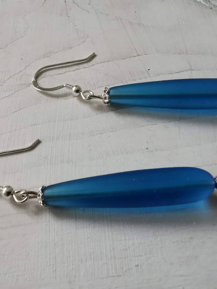 Pendientes colgantes Seaglass, pendientes de lágrima, regalo para ella para venta al por mayor de Blue Marble Jewellery