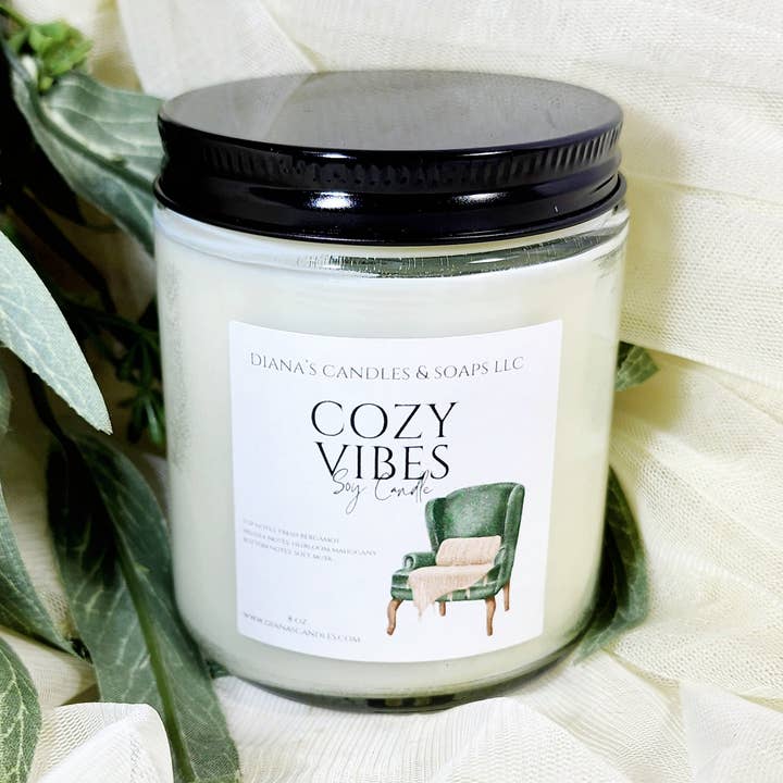 Candela Cozy Vibes per la vendita all'ingrosso da parte di Diana's Candles and Soaps LLC