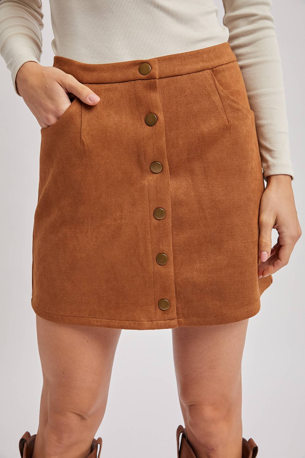 Bluivy - Vente Jupe – femme - JUPES COURTES EN FAUSSE SUÉDINE AVEC BOUTONS20