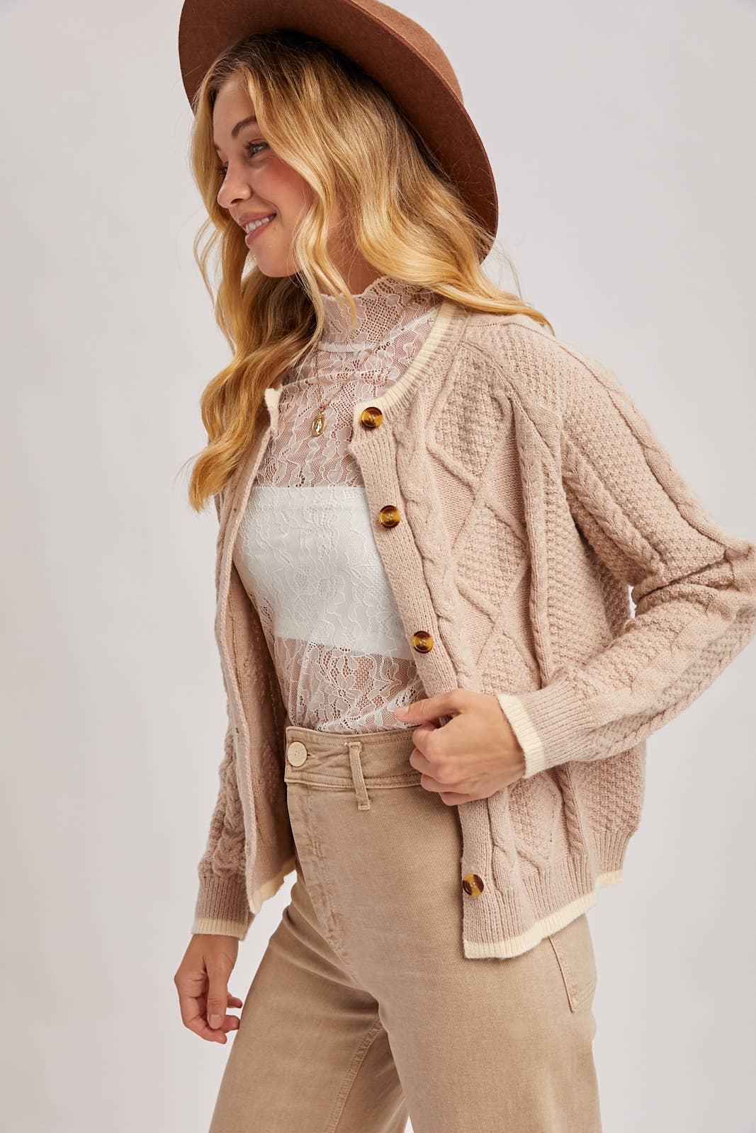 Bluivy - Vendita all'ingrosso Cardigan - Donna - CARDIGAN IN MAGLIA A TRECCE BUTTON DOWN8