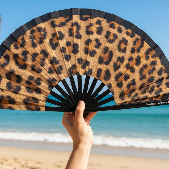 Fantastico Fans - Venta al por mayor Ventilador plegable de mano - Abanico XL con estampado de leopardo y borde negro1