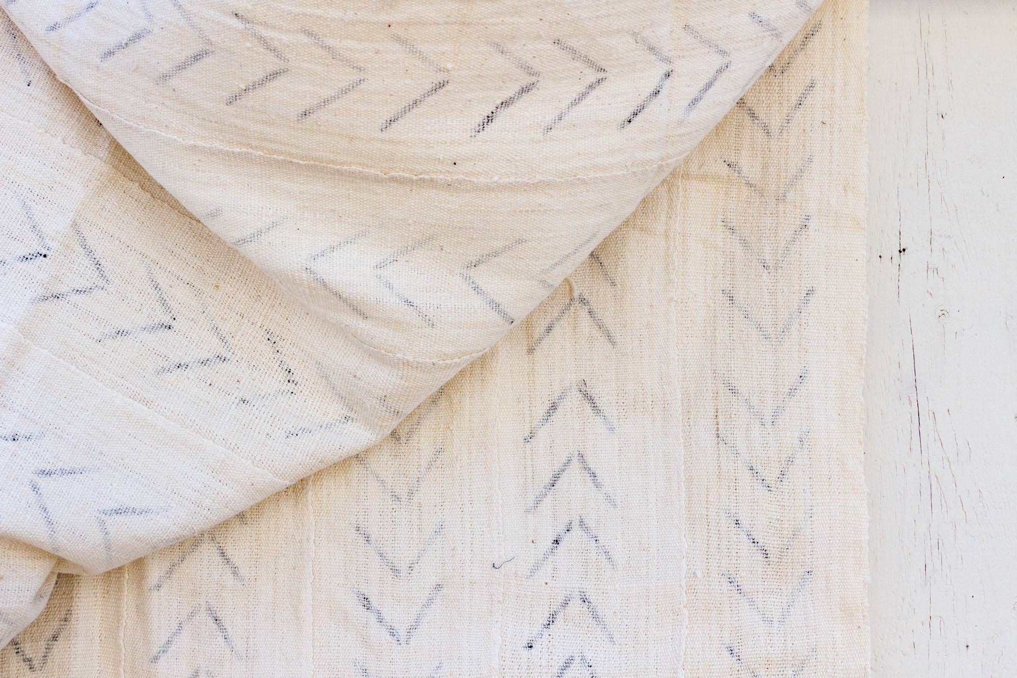 De-cor - Wholesale Tapestry/Textile - White & Black Arrow Motif Mudcloth4