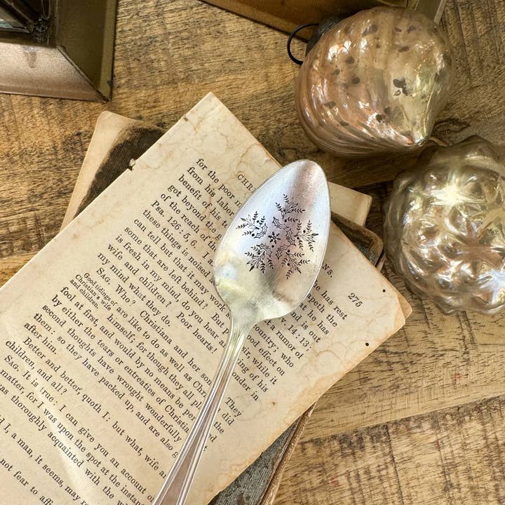 The Sassy Barn - Wholesale Table Spoon (Cutlery) - Snowflake Vintage Stamped Spoon1