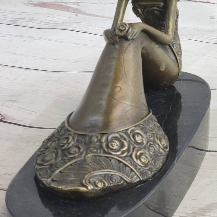 Bronzhaus - Venta al por mayor Escultura - Joven Mujer en Falda Floral Efecto Sirena Estatua de Bronce Escultura Figura sobre Base de Mármol2