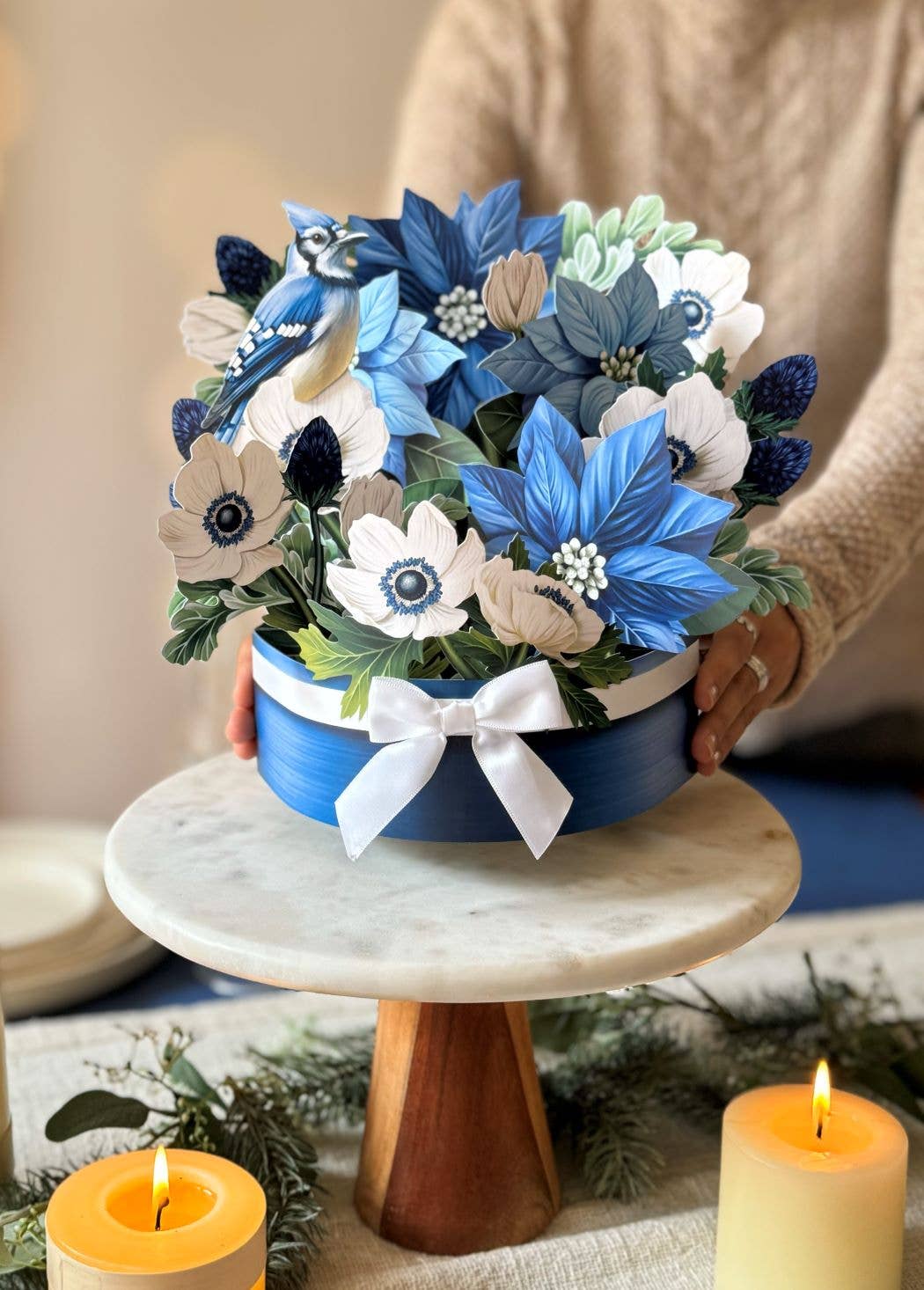 FreshCut Paper LLC - Venta al por mayor Tarjetas de felicitación - Flor de pascua azul (8 tarjetas de felicitación desplegables)1