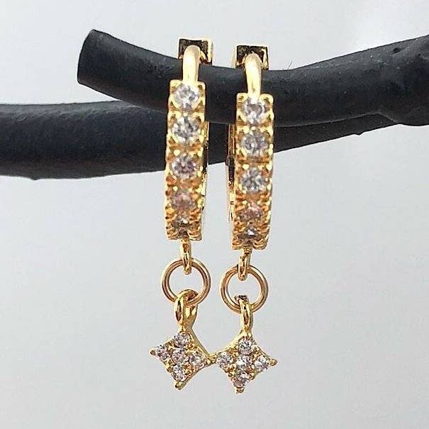 Pendientes Lola Cz Huggie para venta al por mayor de Isabelle Grace Jewelry