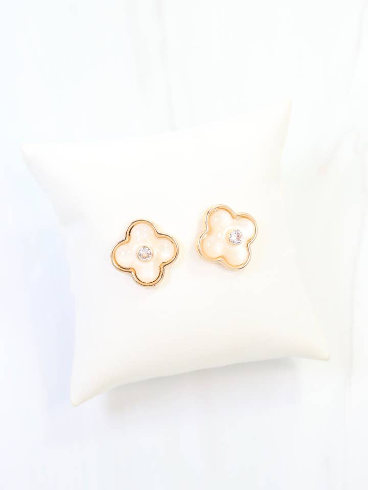 Colby Clover Étude Nacre pour la vente par Caroline Hill