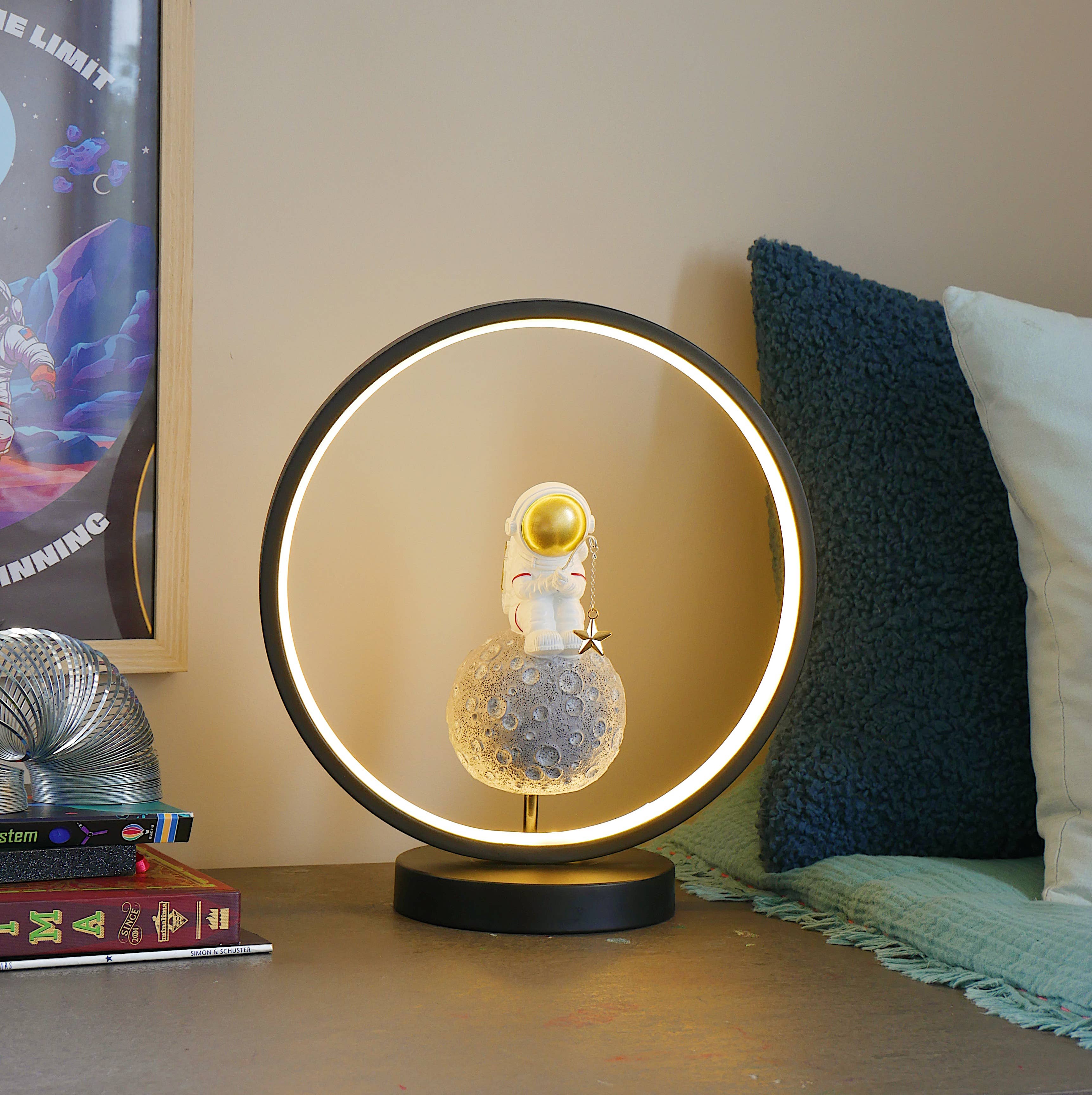 Steepletone UK Ltd - Wholesale Accent/bureaulamp - ASTRO LIGHTS - Nachtlampjes voor astronauten2
