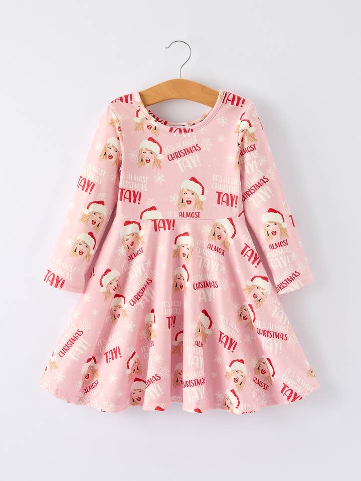 Robe en soie de lait à imprimé tourbillonnant de Noël pour filles pour la vente par Rylee Faith Designs