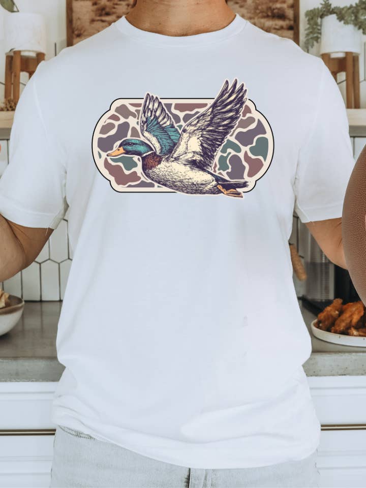 Camo Vliegende Wilde Eend Volwassen Grafisch T-shirt voor wholesale door Uncommon Label