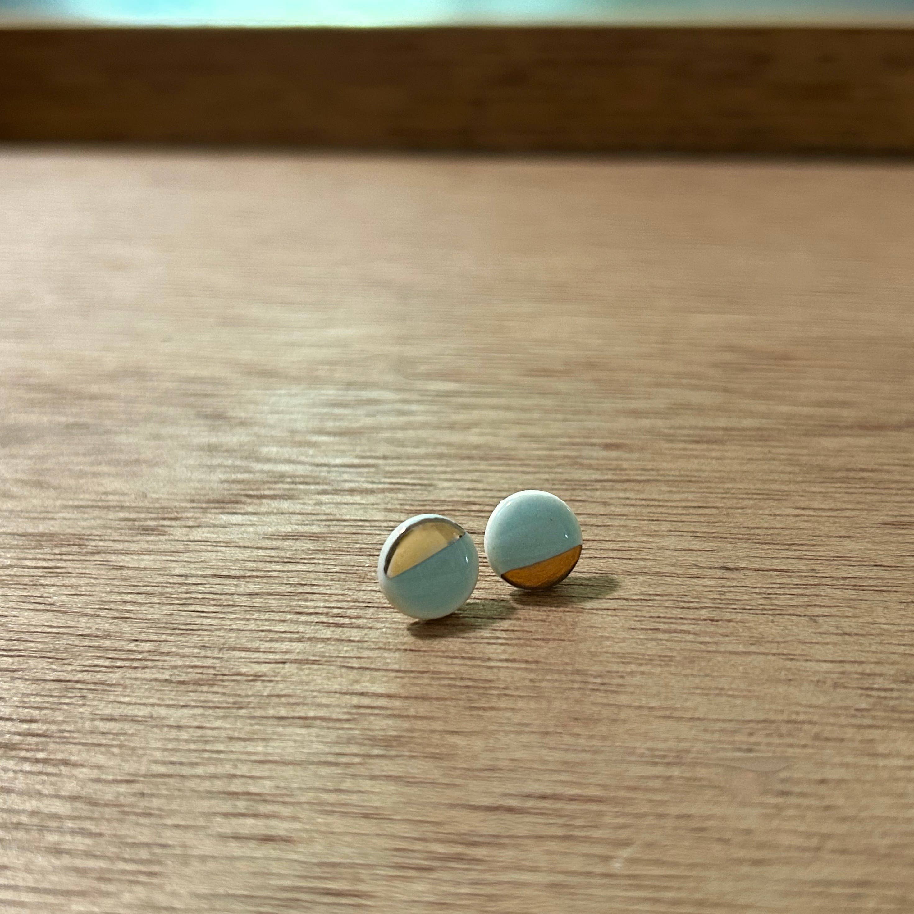 ZOE COMINGS - Venta al por mayor Pendientes de botón/aretes de poste - Tachuelas de guijarros1