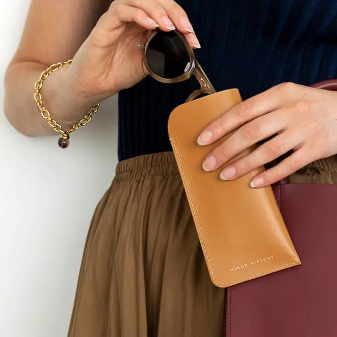 Étui à lunettes The Looker - Saddle pour la vente par Minor History