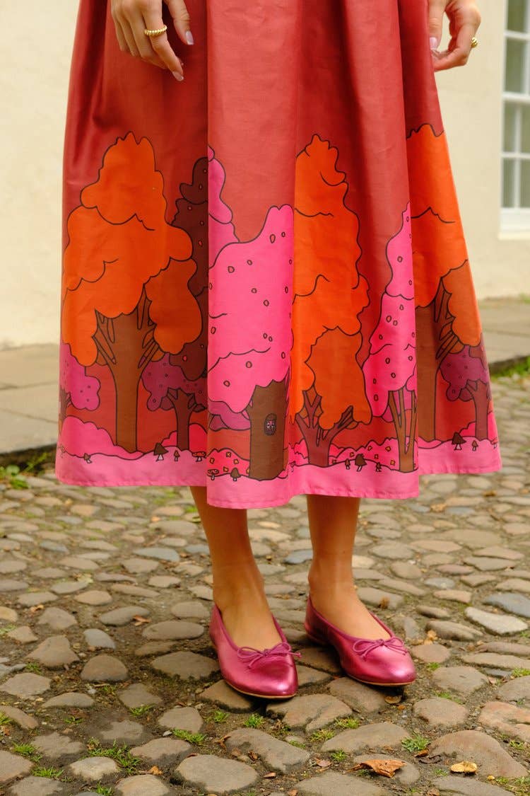 MARY – Großhandel Kleid – Damen – Ophelia (hoher Rüschenausschnitt) Im Zauberwald1