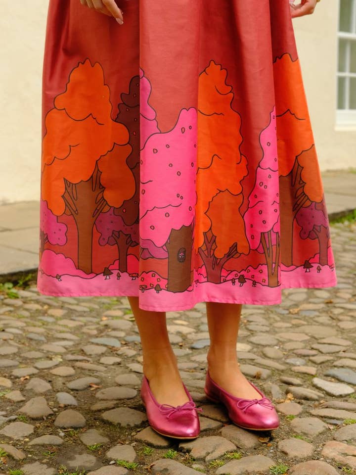 MARY – Großhandel Kleid – Damen – Ophelia (hoher Rüschenausschnitt) Im Zauberwald1