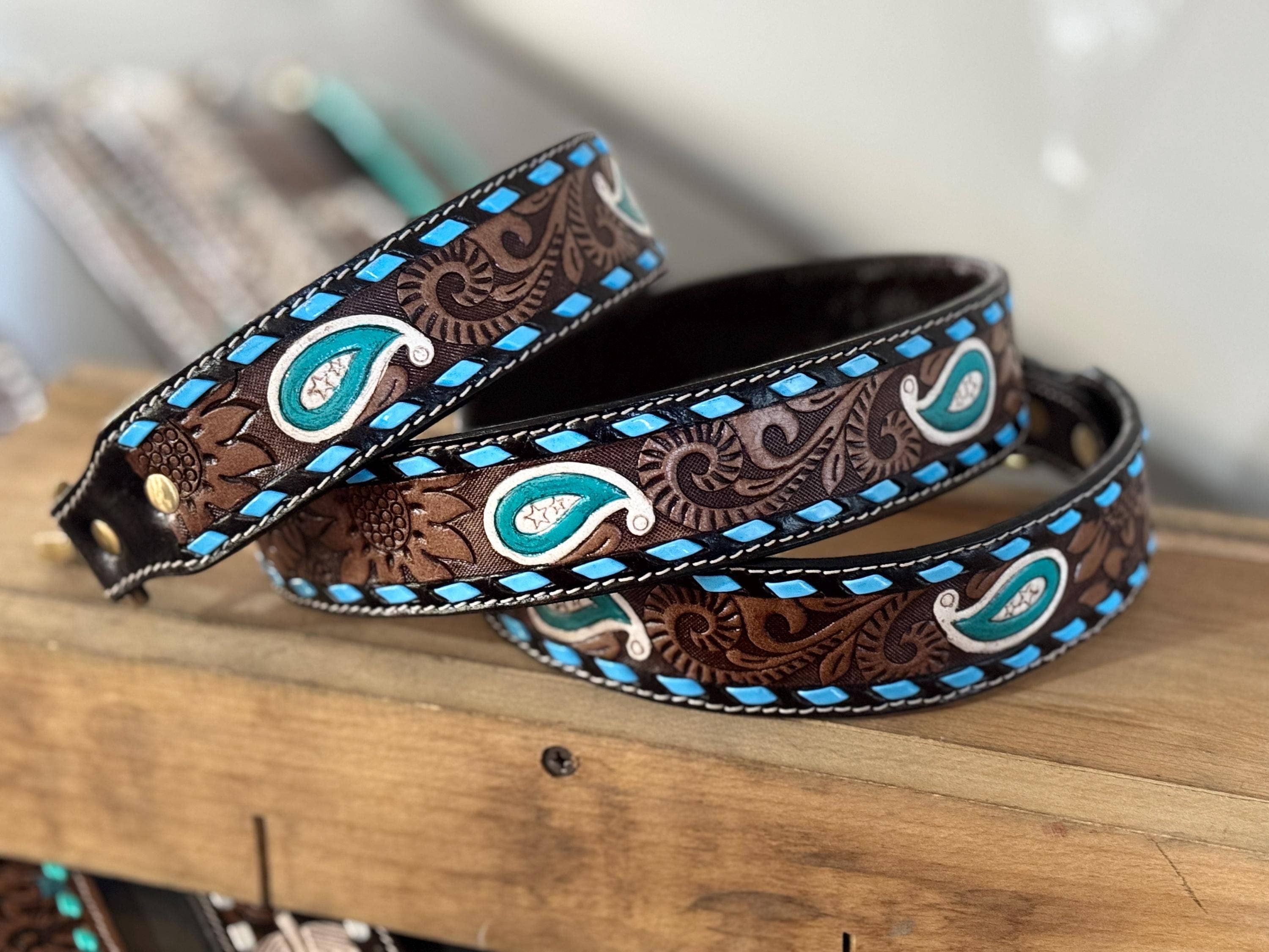 Double B Wild Rags – Engroshandel Taskerem - Dame – Vestlig taske skulderrem i præget koskindslæder fra Double B Wild Rags7