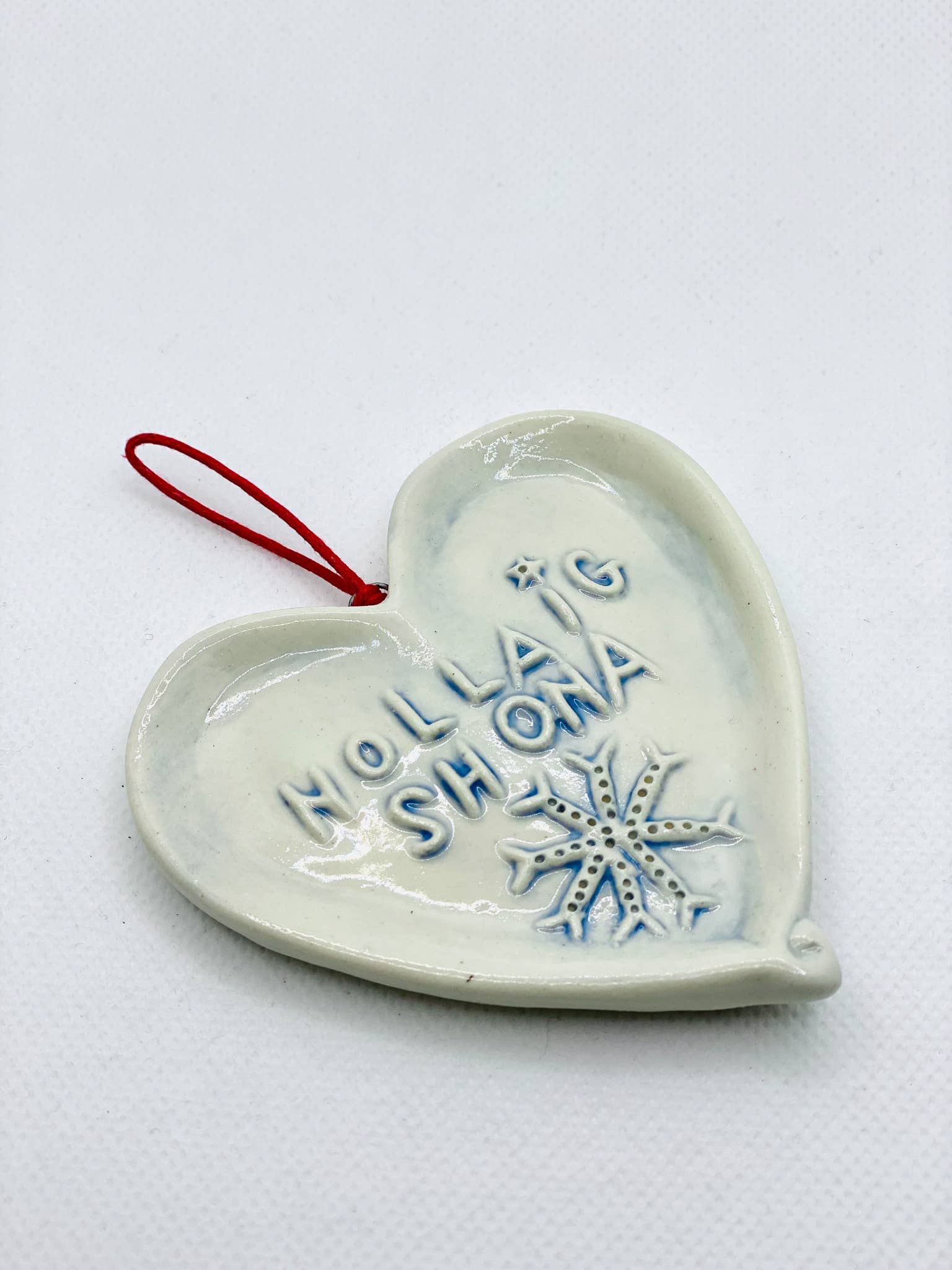 The Mood Designs Ceramics Limited - Vente Objets de décoration - Ornement céramique en forme de cœur « Nollaig Shona » fait main en Irlande5