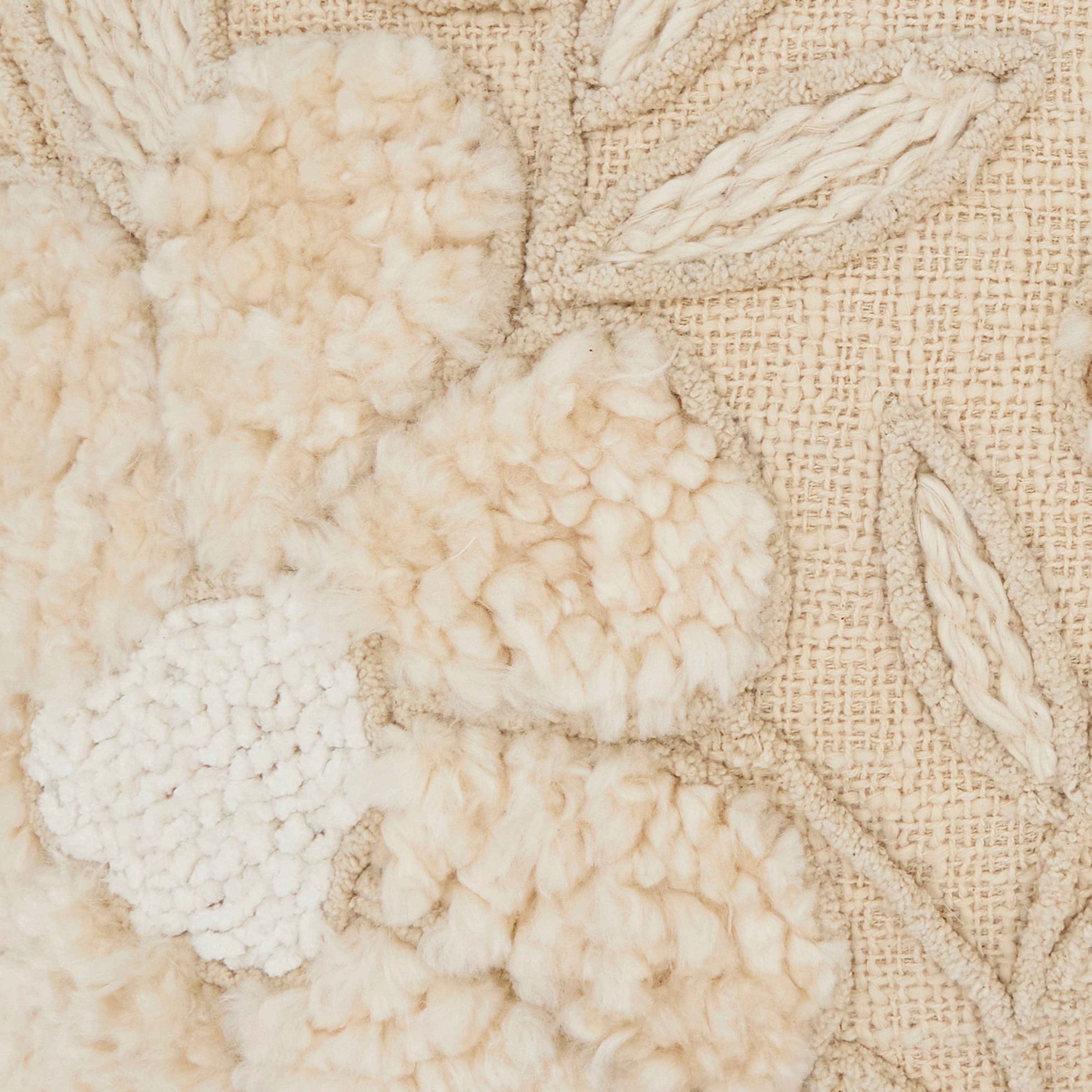 Naturel Coussin à texture florale brodée en vente sur Faire2