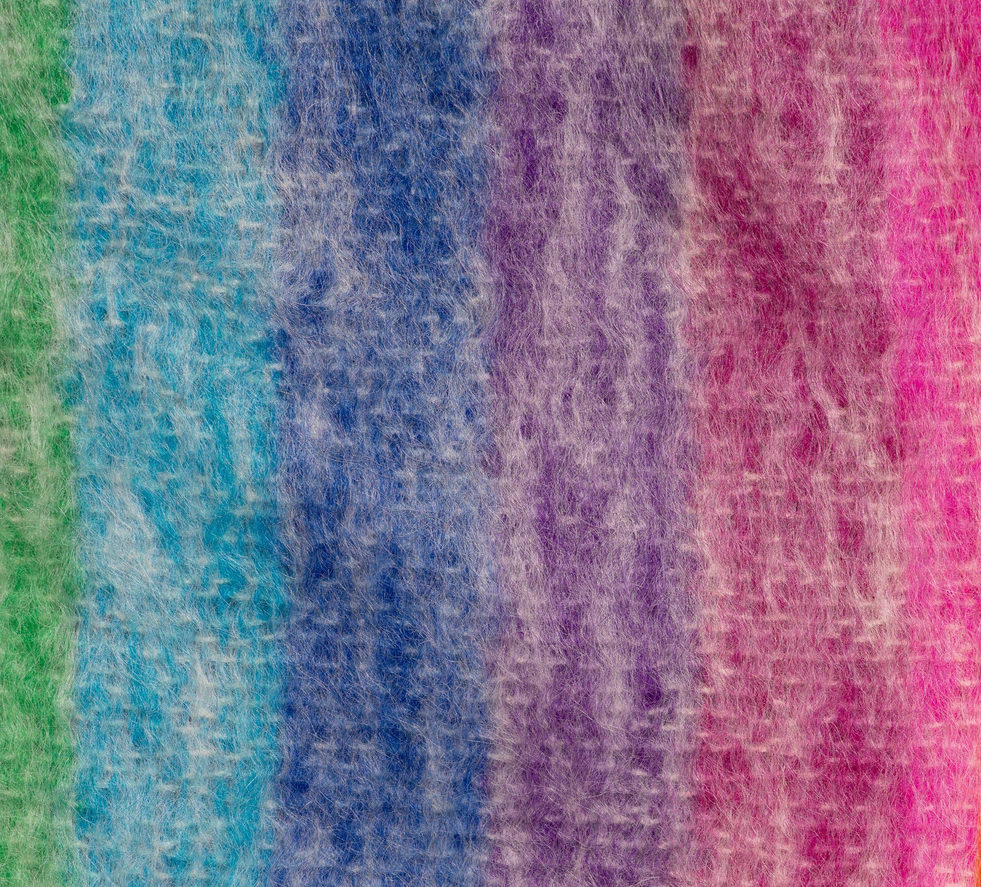 Vespertine NYC – Großhandel Pullunder – Damen – Reflektierende Mohair Cardigan Sweater Weste, Regenbogen gestreift11