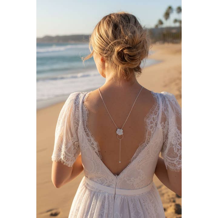 L'atelier du 6 – Großhandel Y- & Lasso-Halsketten – Halskette für Hochzeiten, rückenfreier Y-Schmuck, weiße Blume2