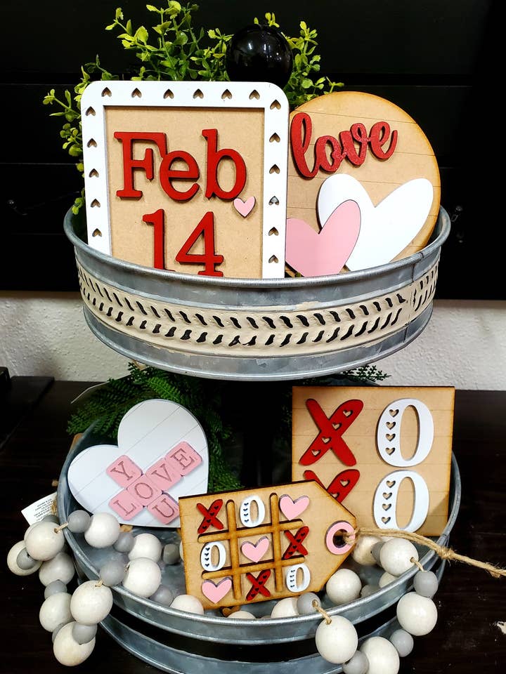 Kit de bricolage pour plateau à niveaux de la Saint-Valentin Tic Tac Toe pour la vente par Rustic Home Co LLC