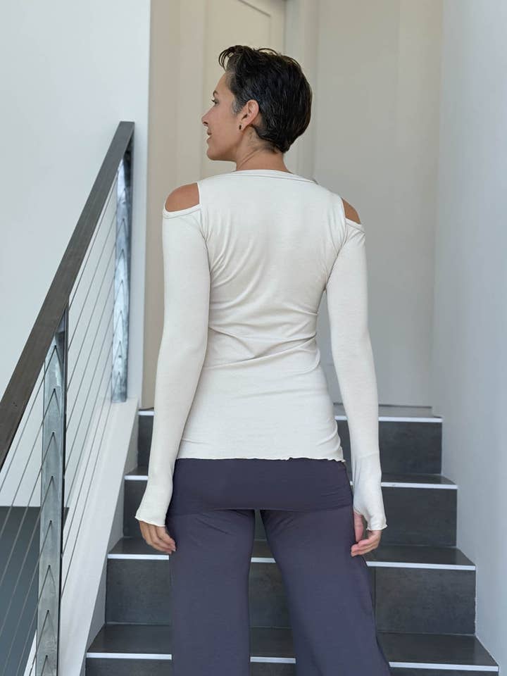 CARAUCCI - Wholesale Knit Top - Women's - Peekaboo Long Sleeve Top21