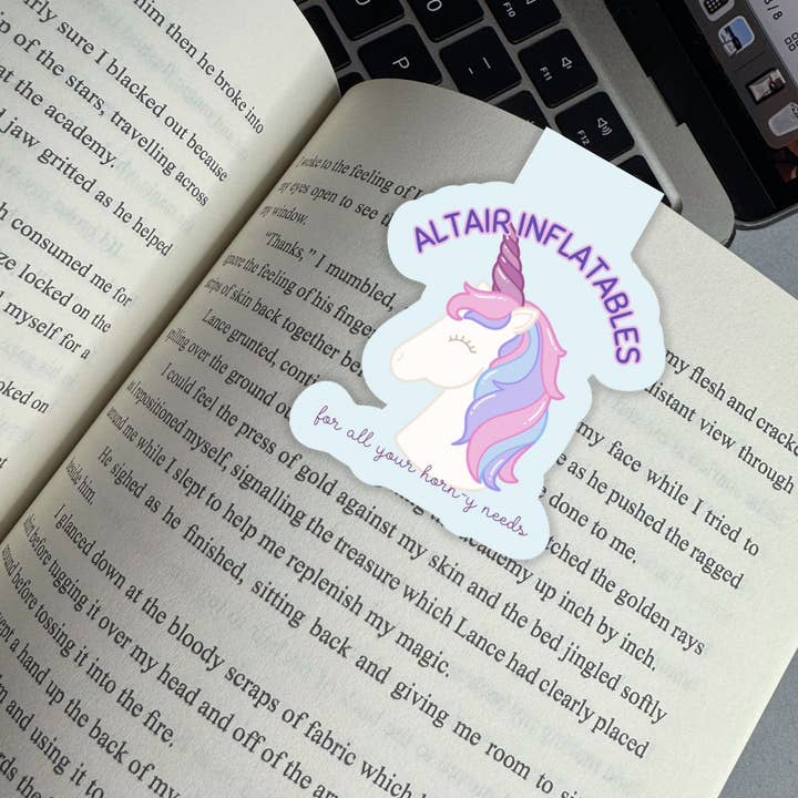 Zodiac Academy Signet magnétique Altair Inflatables | Sous licence officielle pour la vente par Serafine Art and Design