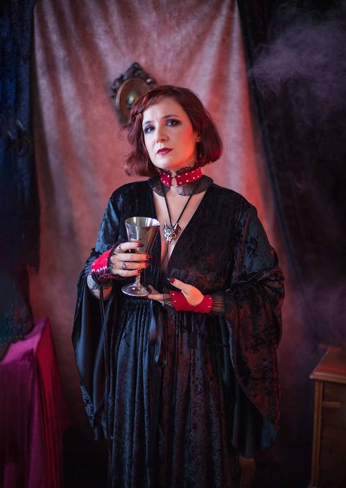 Costurero Real - Wholesale Costume - Women's - Black Velvet Robe, Vampire Goth Costume, Elegant Overdress1