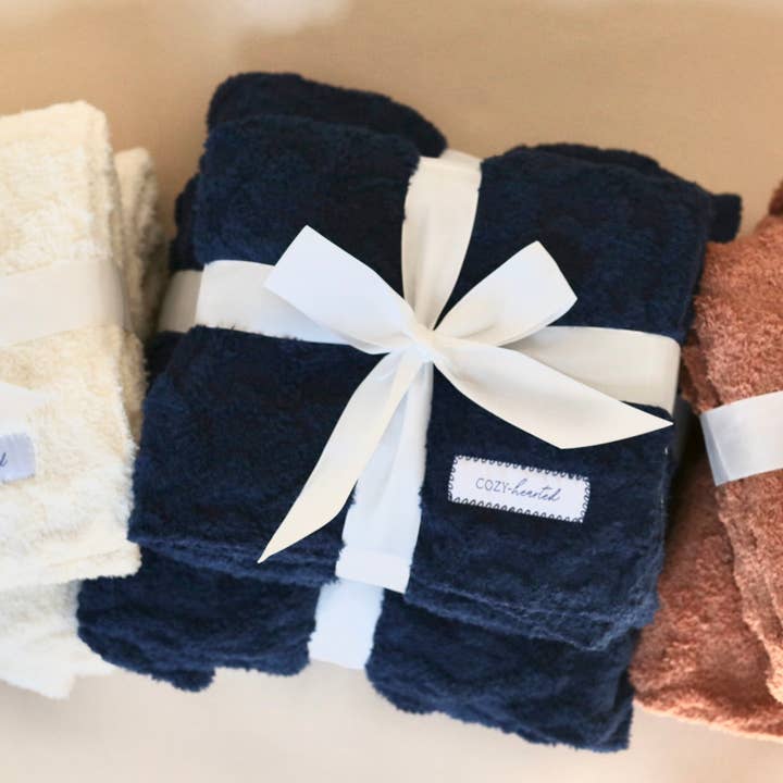 Cozy-hearted - Wholesale Throw Blanket - The Warm-Hearted Blanket – 100% Recycled Luxury Blanket13