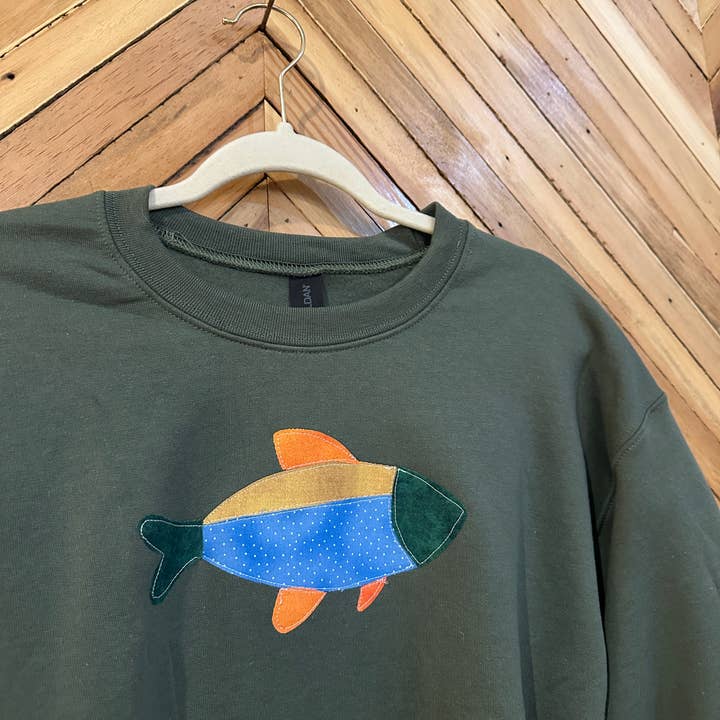 Pull ras du cou Patchwork Fish pour la vente par Honeyella