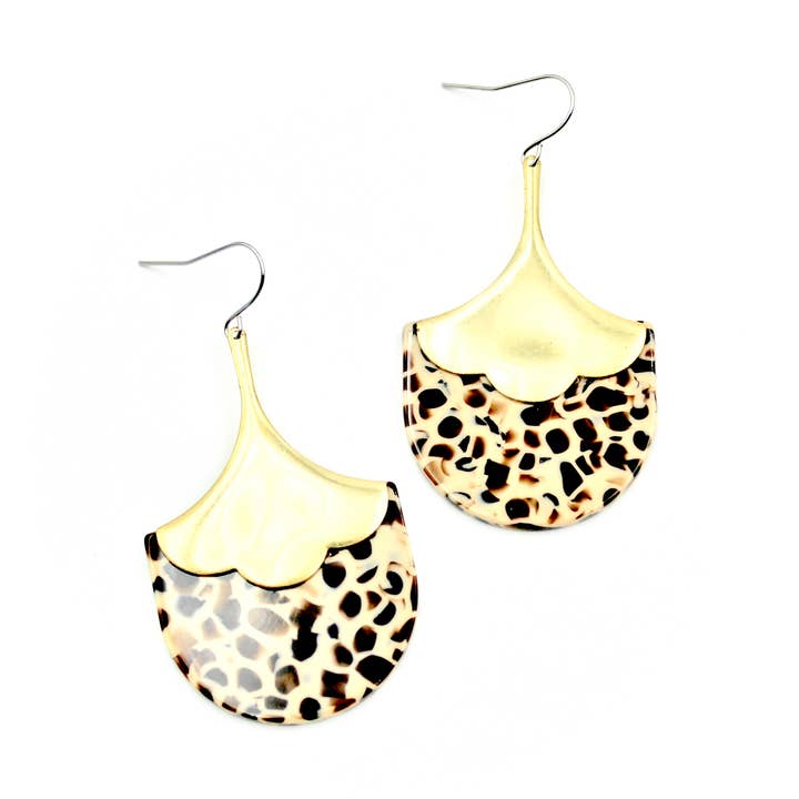 Boucles d'oreilles pendantes pétale (marron) pour la vente par Carruthers Jewelry