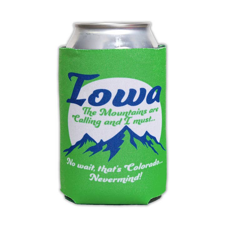 Refroidisseur de canettes "Les montagnes de l'Iowa appellent" pour la vente par Bozz Prints