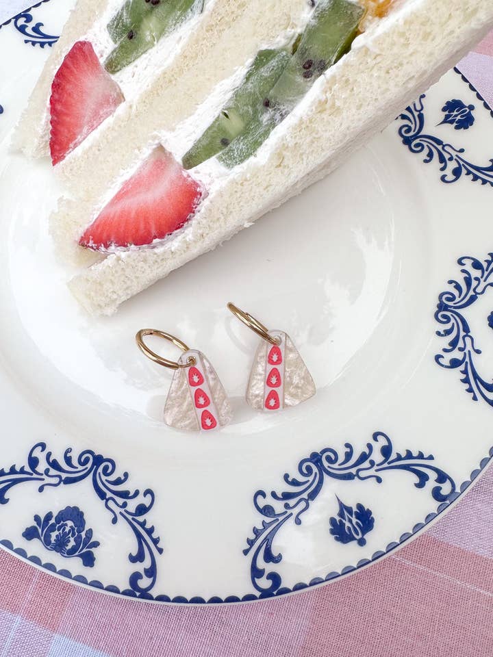 Erdbeer-Sando-Ohrringe für den Großhandel von Sunnie Creative