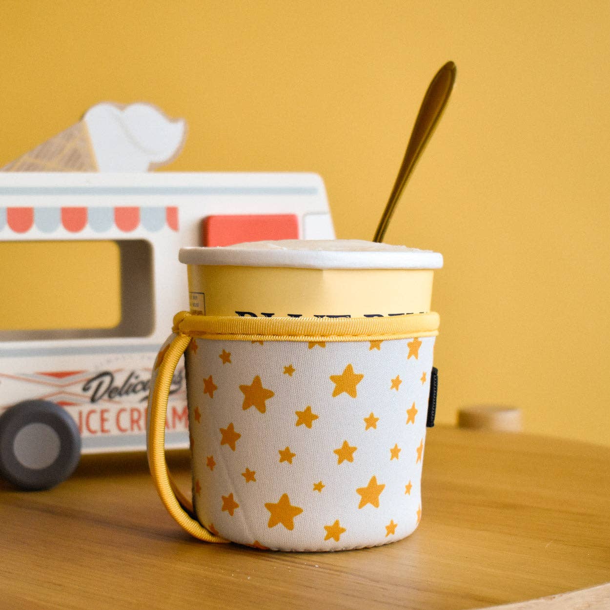 Kyn You Believe It - Wholesale Drink Huggers & Koozies - Starry Ice Cream Sleeve | Pint Cozy0