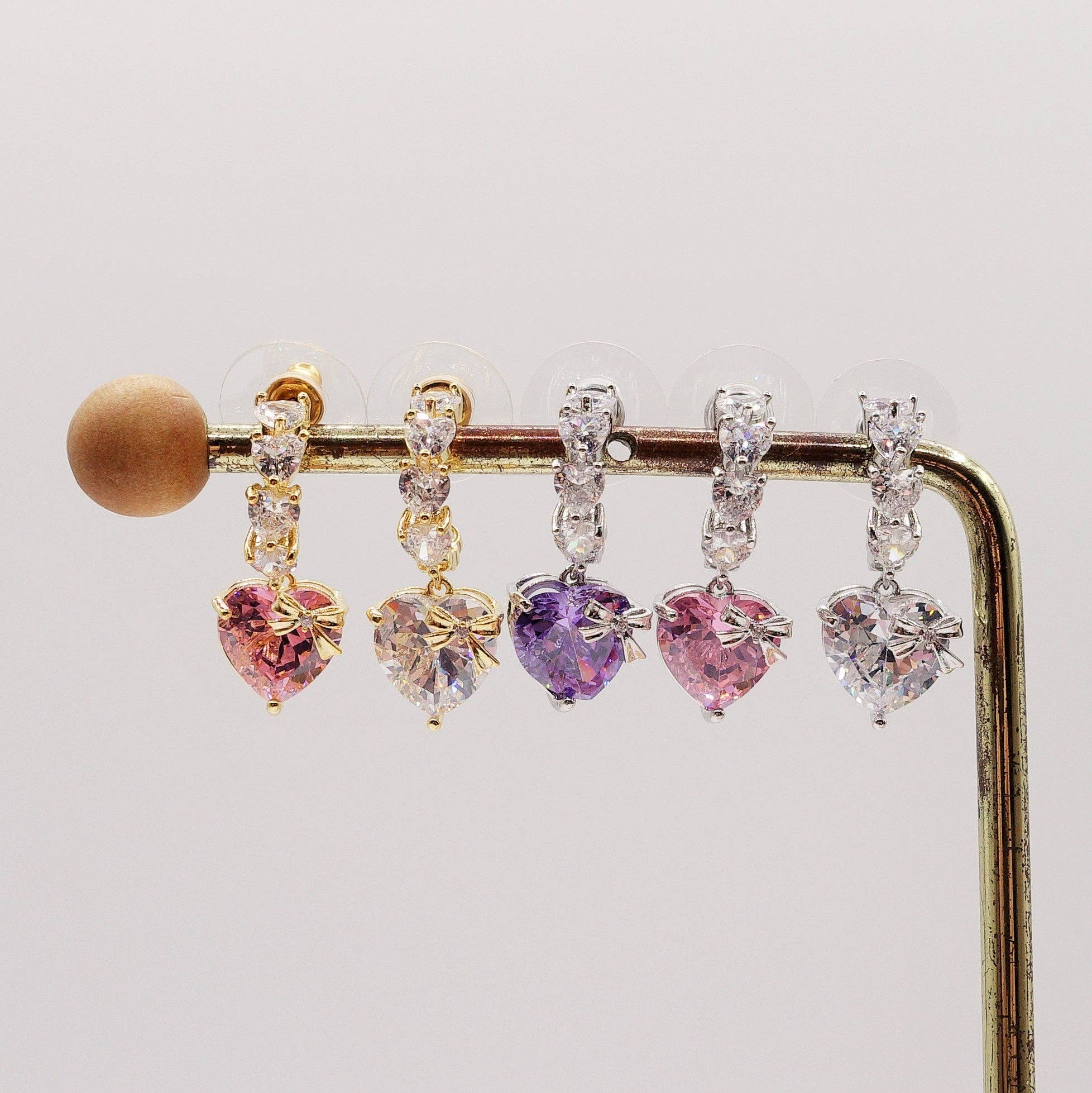 Daemon srls - Vendita all'ingrosso Orecchini pendenti - HELENA ~ Orecchini mini cerchio con cuore XL in Cubic Zirconia6