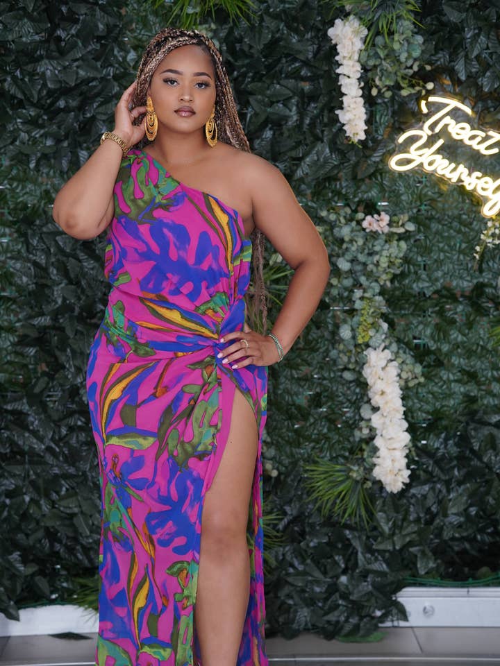 Nina Cheyenne Apparel – Großhandel Kleid – Damen – CHIFFON-MAXIKLEID MIT SCHLITZ IN PALMENFORM0