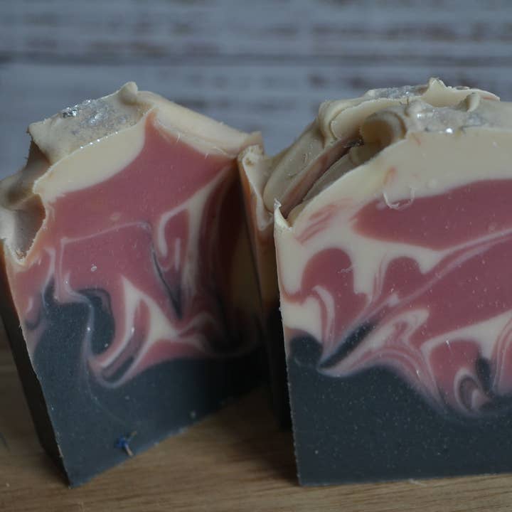 Savon Date Night pour la vente par Nuqi soaps