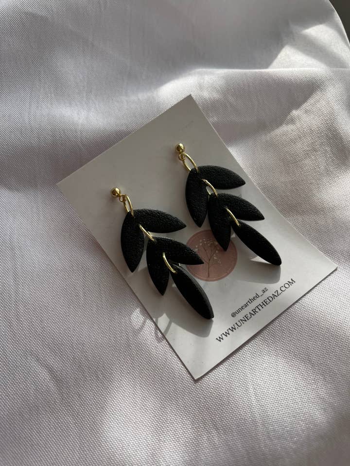 Folhas de pedra vulcânicas por atacado de Unearthed by Kathryn Peña