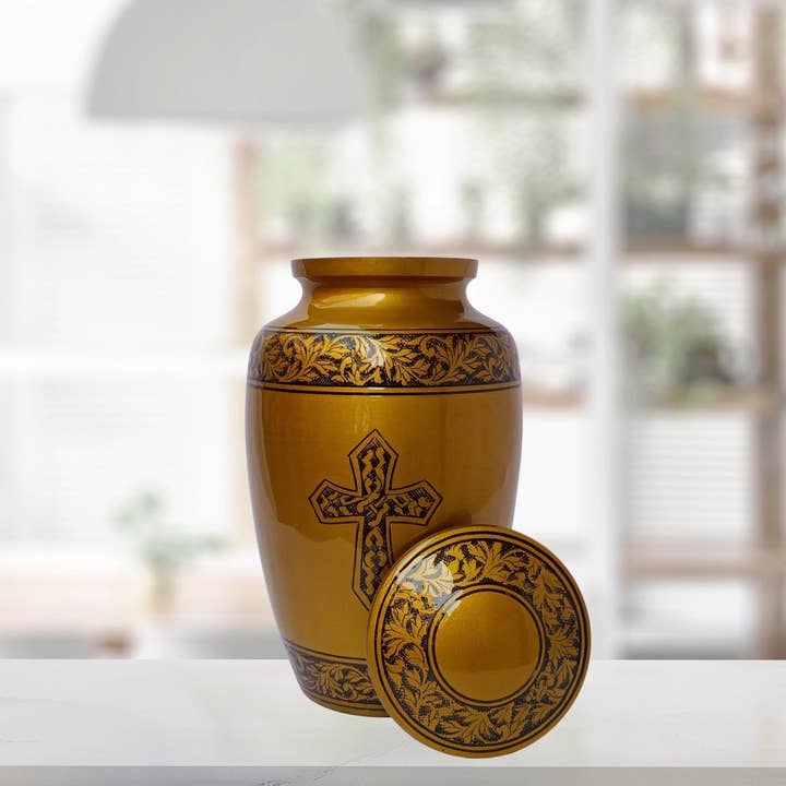 Grande urne de crémation Holy Cross pour adultes pour cendres humaines pour la vente par Plutus imports