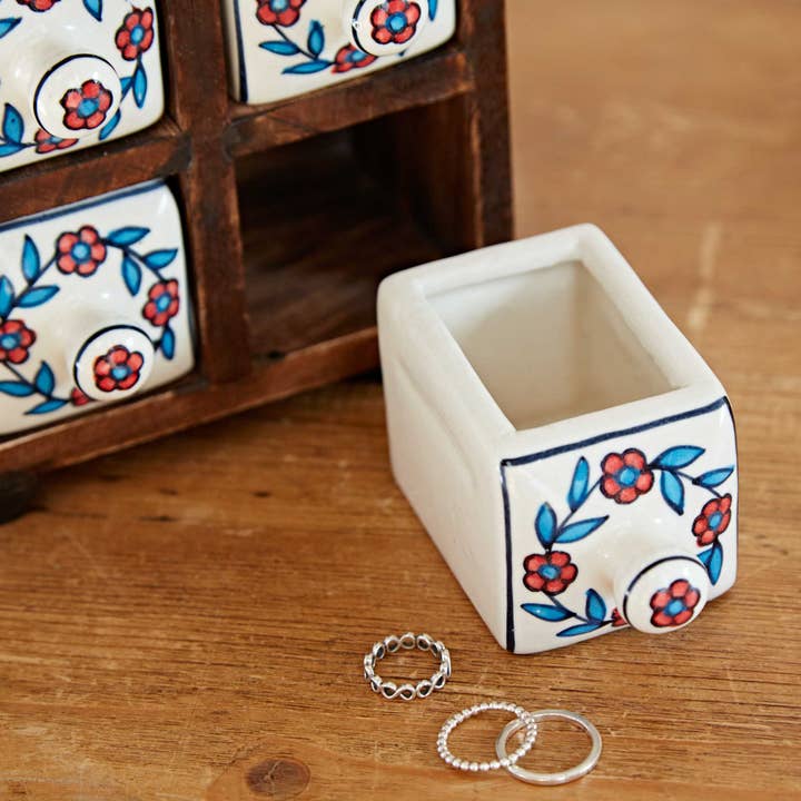 The Paper High Gift Company Limited - Venta al por mayor Joyero/organizador de joyas - Cómoda con 4 cajones de cerámica floral blanca pintada a mano3