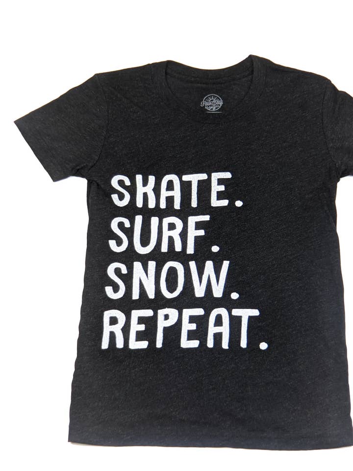 Camiseta para niños que repiten skate, surf o nieve para venta al por mayor de Four Boys of Summer LLC