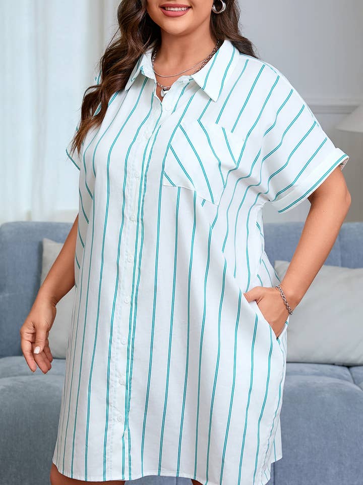 Robe chemise à manches courtes boutonnée verte à rayures pour la Saint-Patrick en grande taille. pour la vente par Suhkasana