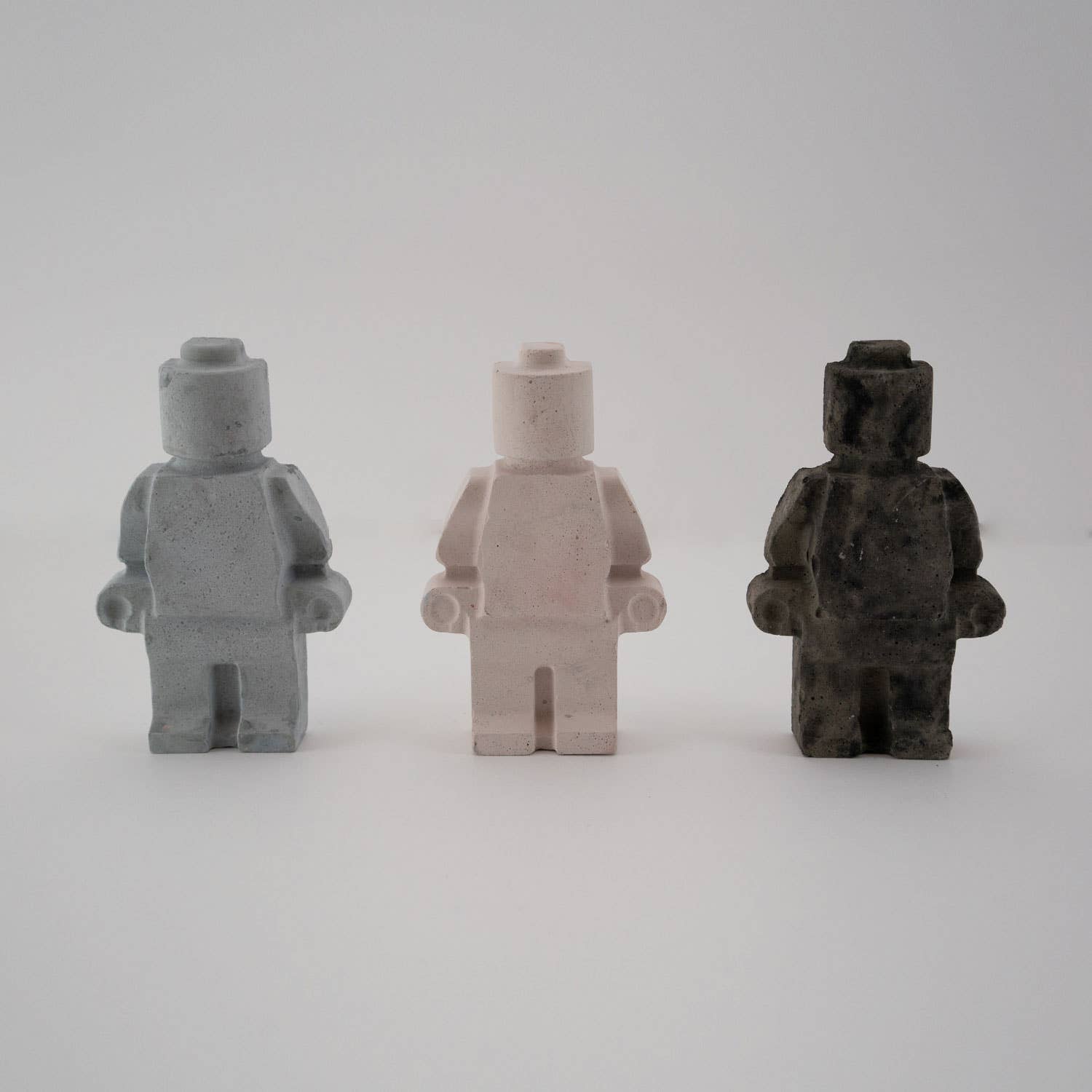 Uno Atelier - Wholesale Decoratief beeldje - Groot Lego-figuur van beton2