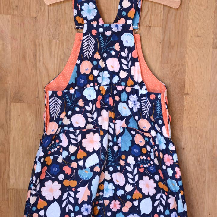 Two Stitches Patterns – wholesale Sömnadskit – Freddie Hängselbyxor - Symönster för barnkläder9