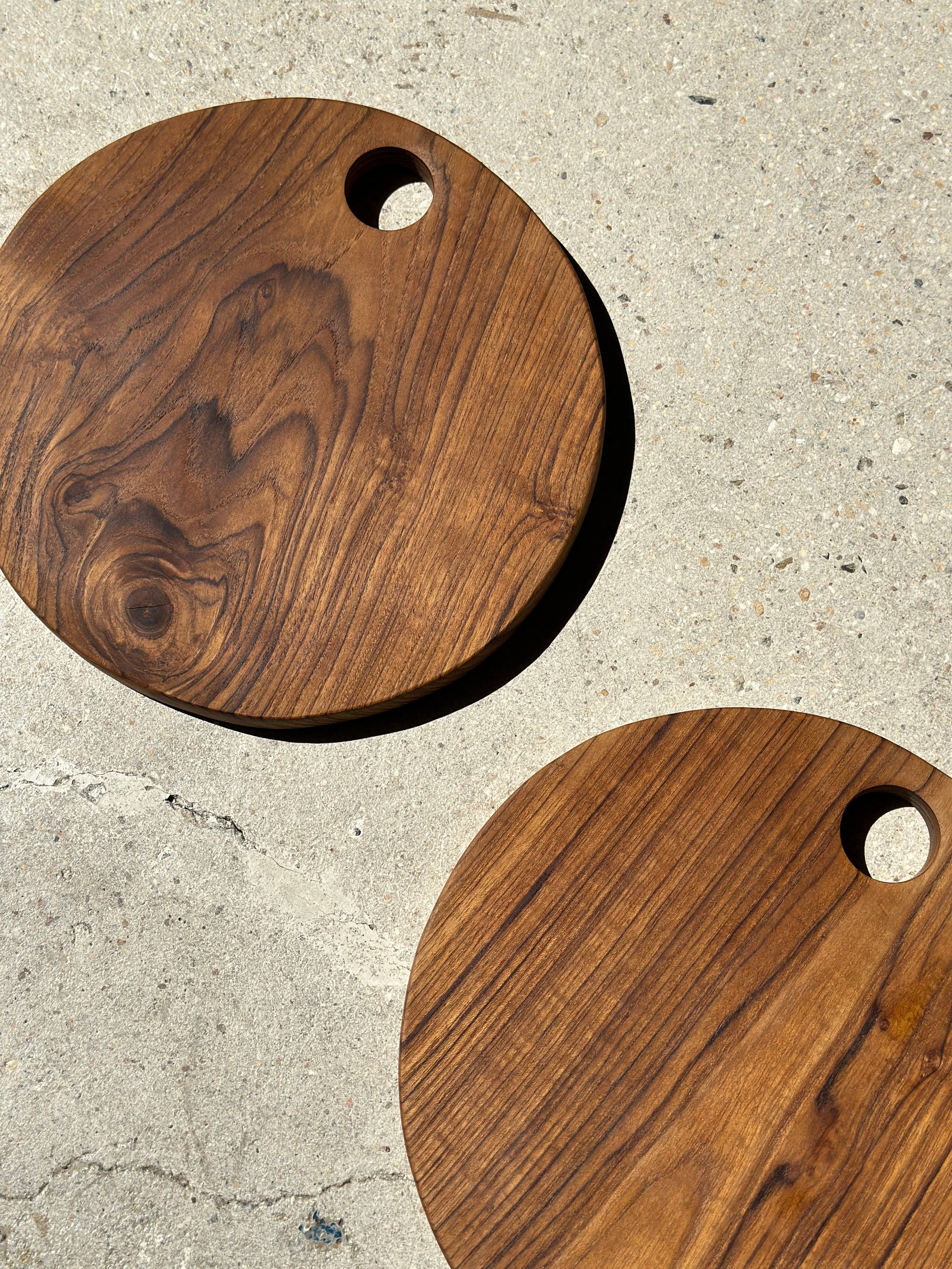 Office Objets – wholesale Skärbräda – Rund skärbräda i urholkad teak D:303