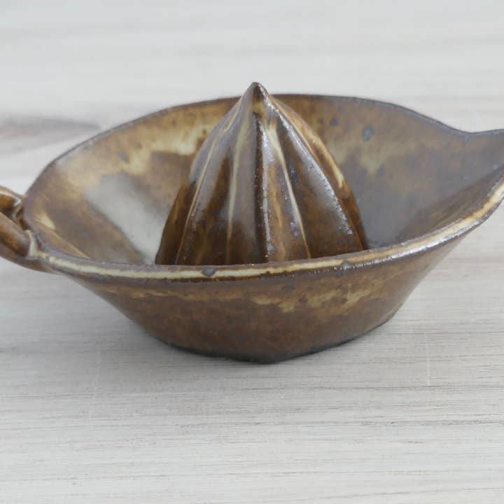 Design by Pouneh - Wholesale Juicer - Handmade Ceramic citrus juicer1